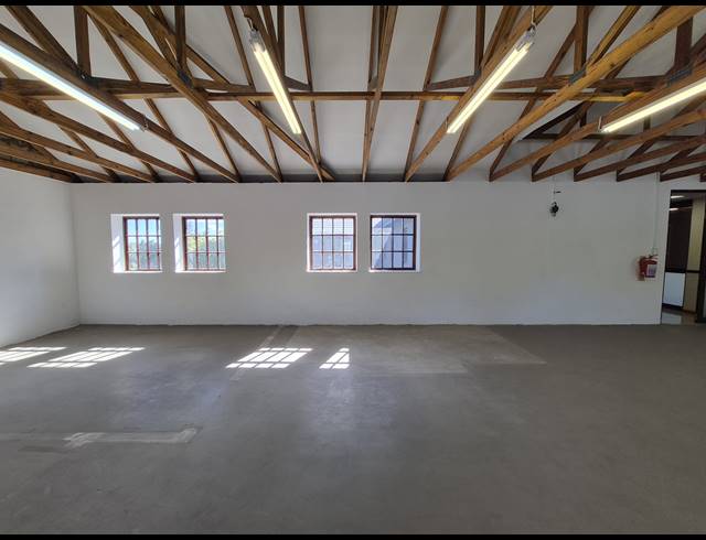 89M² OFFICE TO LET IN PARKMORE